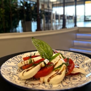 Сaprese salad
