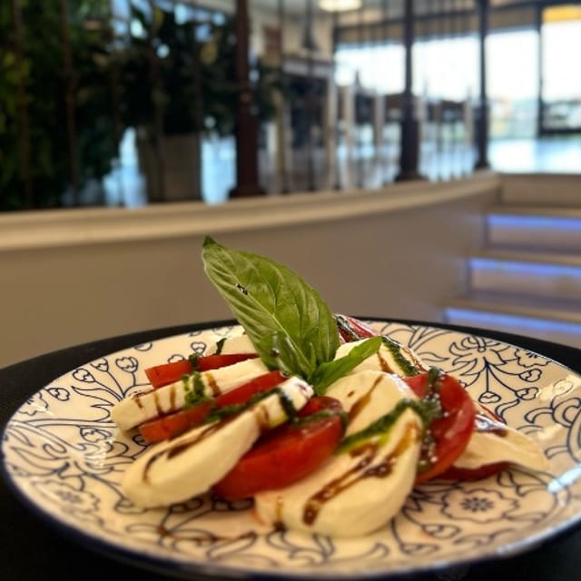 Caprese Salad / Салат Капрезе.